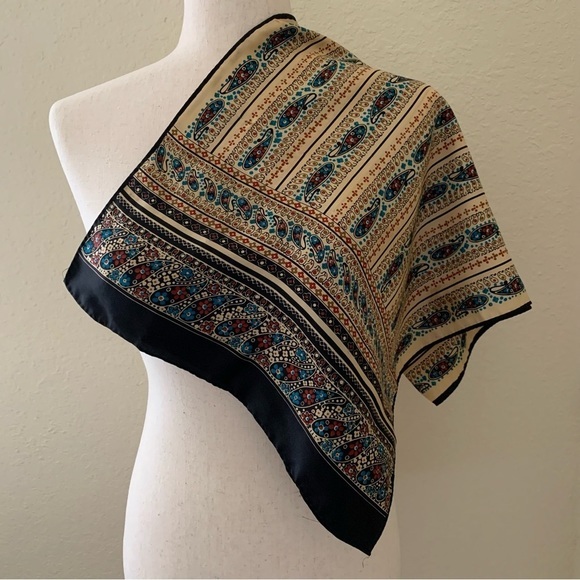Echo Paisley Muted Palette Rectangular Scarf 
Excellent Condition - Picture 4 of 7